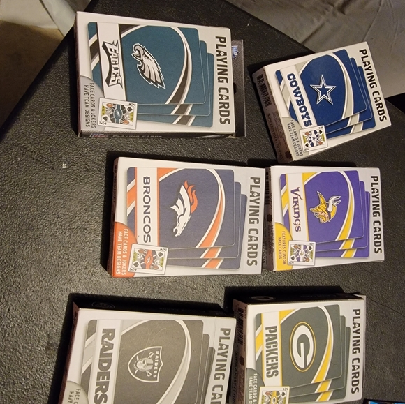 New In Package NFL Green Bay Packers playing cards plastic - Picture 10 of 10